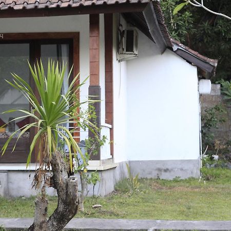 Coconut Beach Bungalows & Warung 2 Amed Eksteriør bilde