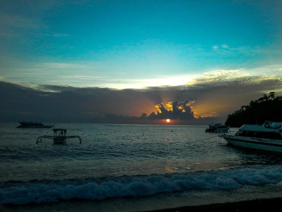 Coconut Beach Bungalows & Warung 2 Amed Eksteriør bilde
