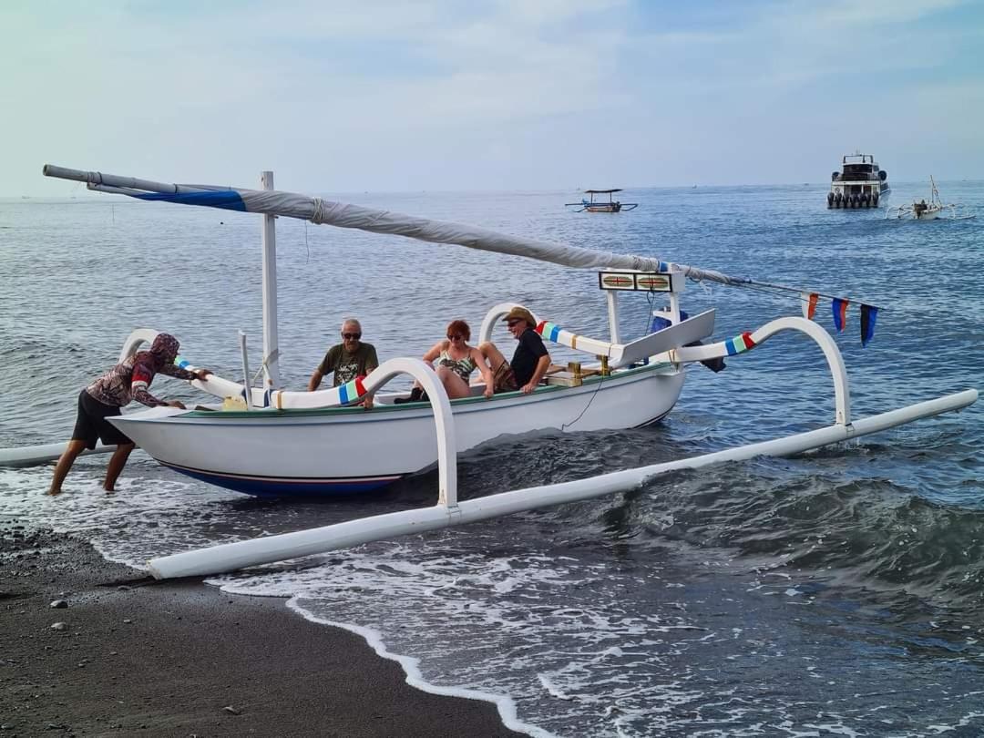 Coconut Beach Bungalows & Warung 2 Amed Eksteriør bilde
