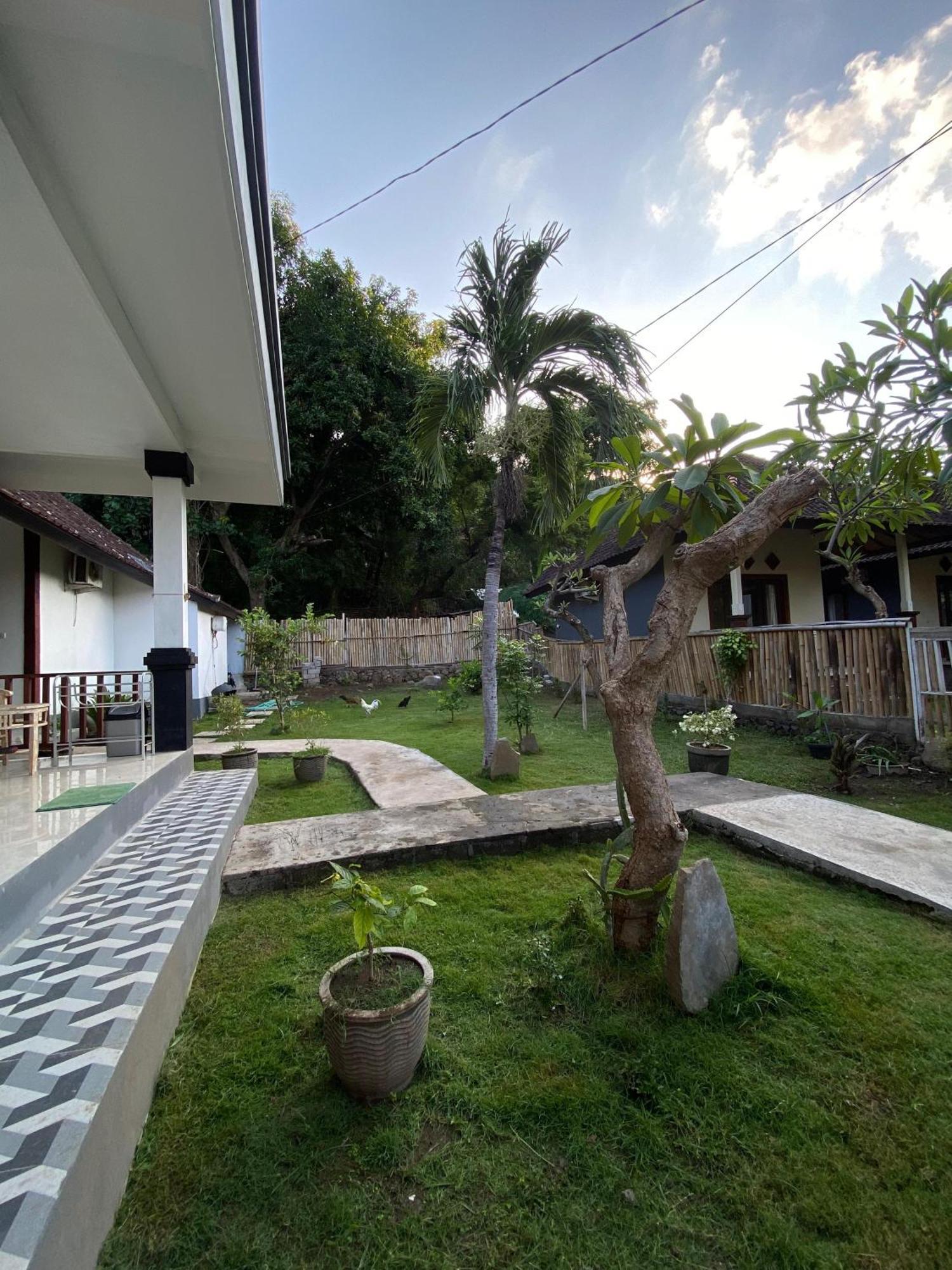 Coconut Beach Bungalows & Warung 2 Amed Eksteriør bilde