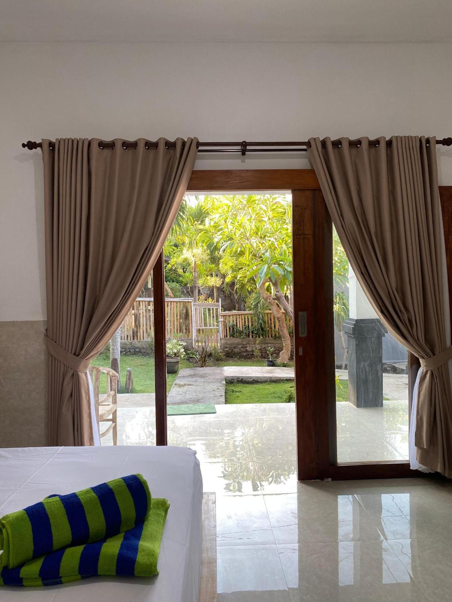 Coconut Beach Bungalows & Warung 2 Amed Eksteriør bilde