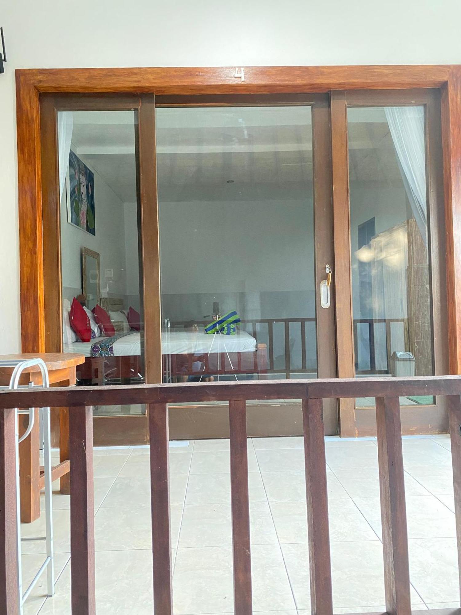 Coconut Beach Bungalows & Warung 2 Amed Eksteriør bilde