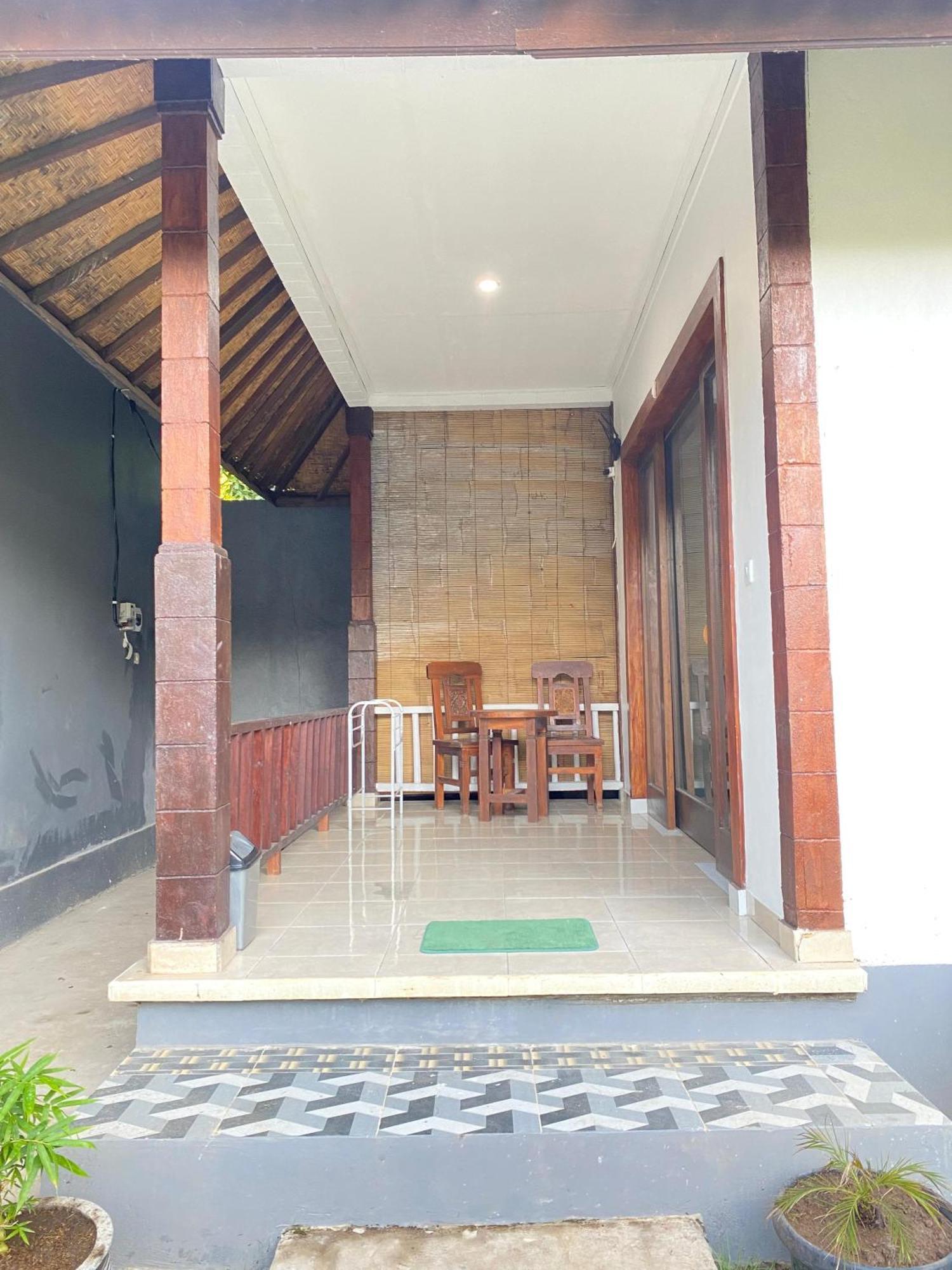 Coconut Beach Bungalows & Warung 2 Amed Eksteriør bilde