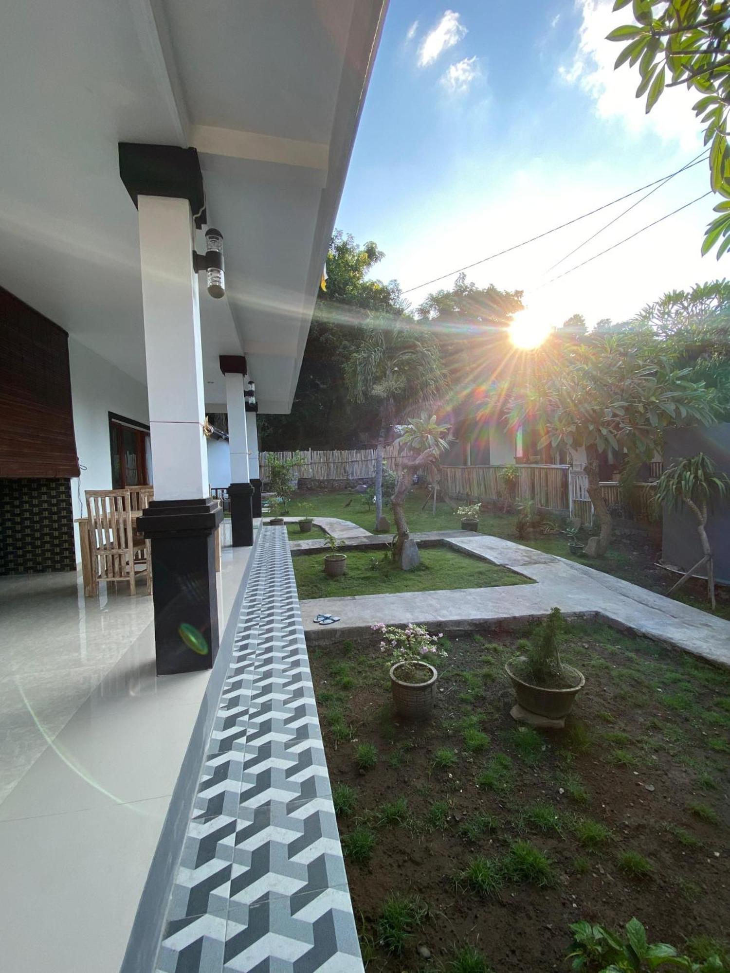 Coconut Beach Bungalows & Warung 2 Amed Eksteriør bilde